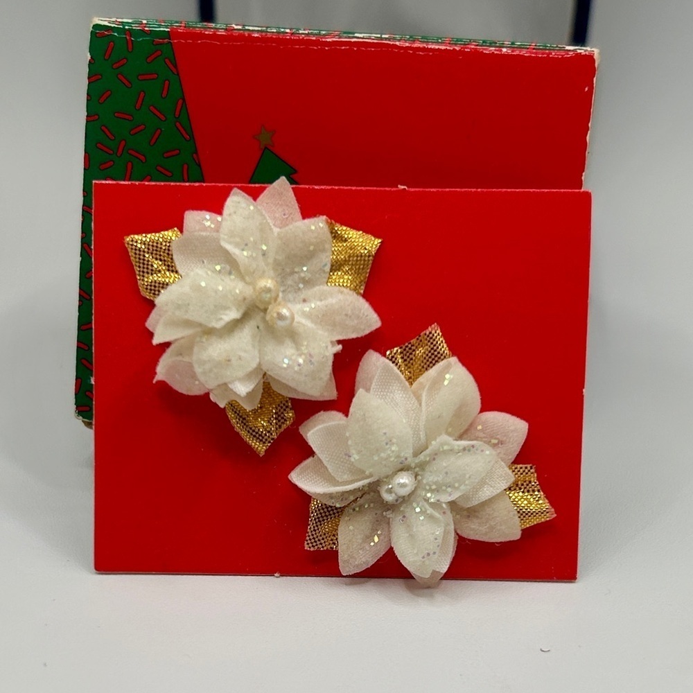Avon Vintage White and Gold Flower Earrings Post